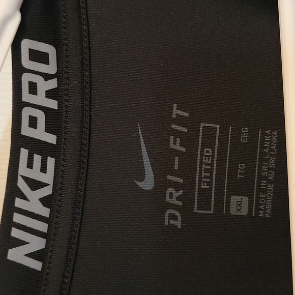 Black nike pro dry fit t shirt 👕 - Picture 2 of 3